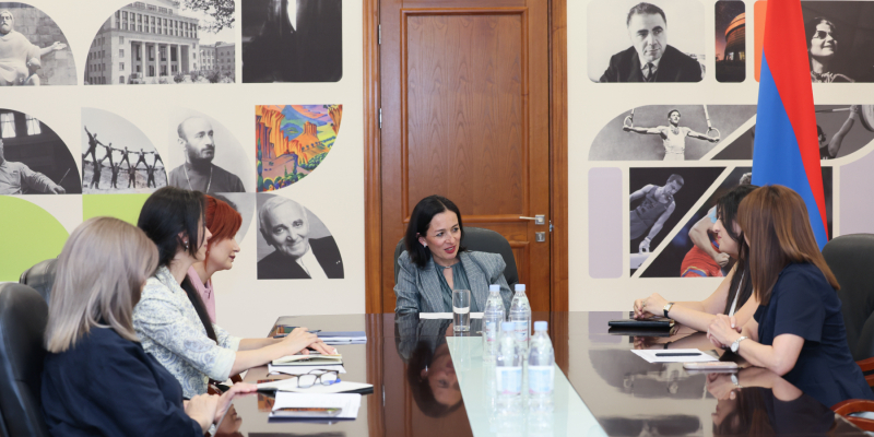 Ժաննա Անդրեասյանը հերթական հանդիպումն է ունեցել ուսուցիչների հետ